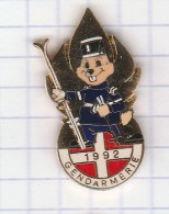 PINS GENDARMERIE NATIONALE 18 - Militaria