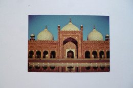 LAHORE  -  The 17 Century Badshahi Mosque    -  PAKISTAN - Pakistán