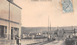 SAINT-CHERON (Essonne) - Le Passage à Niveau - Chemin De Fer, Epicerie - Voyagé 1907 (2 Scans) - Saint Cheron