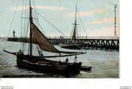 CPA Collection édité Pour Le Chocolat Louit    -  Trouville - Bateau De Pêche Sortant Du Port - Cioccolato