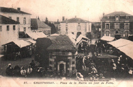 Chantonnay : Place De La Mairie Un Jour De Foire - Chantonnay