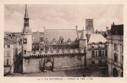 FRANCE - La Rochelle - Vue Sur L'hôtel De Ville - L L - Vue Générale De La Ville - Carte Postale Ancienne - La Rochelle
