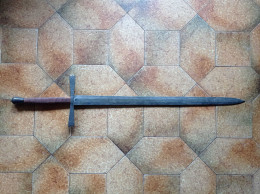 Epée à 2 Mains De Style Médiévale - Fabrication Ancienne - BE - Armes Blanches