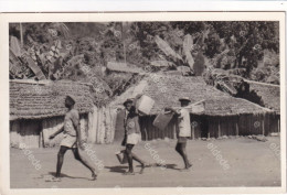 Comores Comoros Real Photo  Grande Comore Natives Near Huts  Ecrite Mutsamudou 1961 Non Timbrée - Comoren