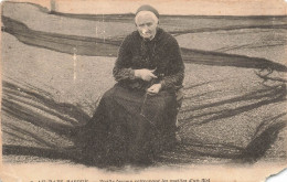 FRANCE - Pays Basque - Vieille Femme Rattrapant Les Mailles D'un Filet - Carte Postale Ancienne - Autres