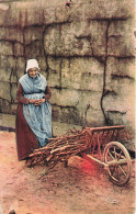 FRANCE - Flâneries En Berry - L'Heure De L'Angélus - Vieille Femme - Fagots De Bois - Carte Postale Ancienne - Autres & Non Classés