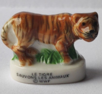 Fève / Fèves 2001 WWF Sauvons Les Animaux * Le Tigre (T 3162) AFF 2001 Page 37 - Animaux