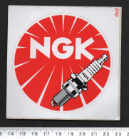 NGK  - AUTO MOTO RALLYE RACING MECANIQUE GARAGE - AUTOCOLLANT - Adesivi