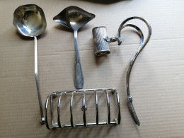 UN LOT D ACCESSOIRES DIVERS EN METAL ARGENTE   – - Silverware