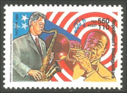 588 Madagascar Bill Clinton Louis Armstrong MNH ** Neuf SC (MDG-58c) - Singers