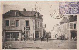 CPA  Le Louroux Beconnais (49) RARE  Le Garage Du Centre Mobiloil  Pompe à Essence  Place De L'église  Ed Chrétien - Le Louroux Beconnais