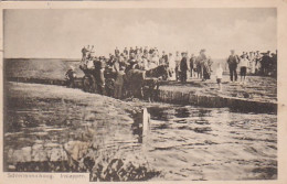 486065Schiermonnikoog, Instappen. (Kleinen Vouwen In De Hoeken)  - Schiermonnikoog