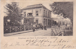 486832Apeldoorn, Dorpstraat Met Hotel De Koningskroon. 1902.  - Apeldoorn
