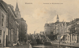 4893479Maassluis, Veerstraat En Monstersche Sluis. 1909.  - Maassluis