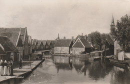 4892129Volendam, Dorp Met Kerk. (FOTOKAART)  - Volendam