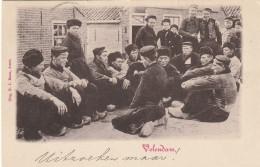 4892132Volendam, Mannen Onderonsje. (Poststempel 1900)  - Volendam