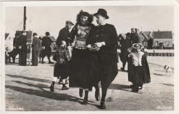 4892215Marken, (FOTOKAART) (Kleine Vouwen In De Hoeken En Achterkant)  - Marken