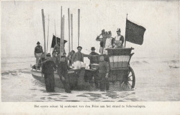 4897126Het Eerste Saluut Bij Aankomst Van Den Prins Aan Het Strand Te Scheveningen. 1913.  - Königshäuser