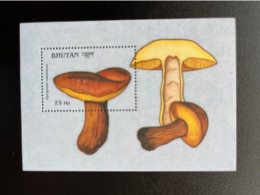 BHUTAN 1989 MUSHROOMS MINI SHEET GYROPORUS CASTANEUS 25 NU MNH - Bhutan