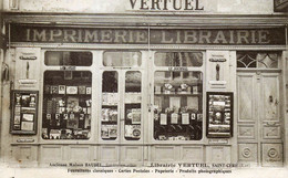 DEPT 46 SAINT CÉRÉ LIBRAIRIE VERTUEL CARTES POSTALES TRES BELLE  ANIMATION 9X14 REIMPRESSION DE CARTES ANCIENNES - Saint-Céré