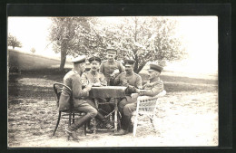 AK Soldaten Beim Kartenspiel Im Freien  - Spielkarten