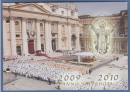 Offizieller Numisbrief Vatikan Mit 2€ Münze 2010 Priesterjahr Im Folder - Vatican