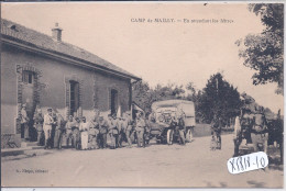 MAILLY-LE-CAMP- EN ATTENDANT LES LETTRES- UNE AUTOMOBILE ET UNE ..HIPPO-MOBILE - Mailly-le-Camp