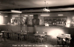 Caserne De La Valbonne (Ain) Le Foyer Du 8e Régiment De Cuirassiers, Le Bar - Kasernen