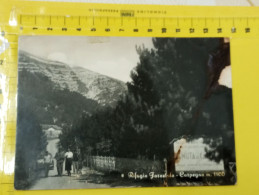 CT-05761- RIFUGIO FORESTALE - CARPEGNA M.1100 - PESARO -ANIMATA AUTO EPOCA VIAGGIATA 1961- ABRASIONI LATO DESTRO - Altri & Non Classificati