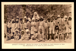 MISSIONS - AFRIQUE AUSTRALE - OBLATS DE ST-FRANCOIS DE SALES - MISSIONNAIRE ET SA CLASSE DE PETITS HOTTENTOTS - Missions