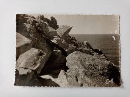 Carte Postale - Plogoff - La Pointe Du Raz De Sein, Porte De L'Enfer De Plogoff     (2ig) - Plogoff