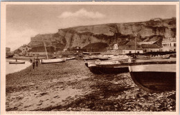 Helgoland , Strand Mit Fischerbooten Gesehen Nach Der Südspitze - Helgoland