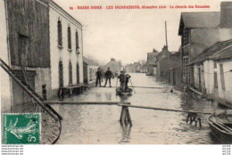 2V7Mz   44 Basse Indre Les Inondations 1910 Le Chemin Des Sauzaies - Basse-Indre