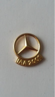 Mercedes Benz Ansteckknopf Pin IAA 2001 Goldfarben - Mercedes