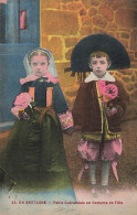 FOLKLORE - Costumes - En Bretagne Petits Guérandais En Costume De Fête - Carte Postale Ancienne - Costumes