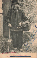 FOLKLORE - Personnage - La Normandie Pittoresque - Vieil Homme Avec Sa Canne Et Son Panier - Carte Postale Ancienne - Muziek