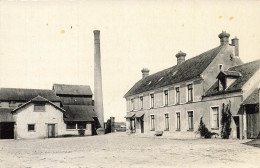 Gouzangrez * Intérieur De La Ferme Du Village * Cheminée Usine - Andere & Zonder Classificatie