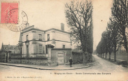 Magny En Vexin * Rue Et école Communale Des Garçons - Magny En Vexin