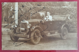 Carta Postale Non Circulée - Jeune Homme Dans Sa Voiture Décapotable Avec Dédicace - 1928 - Autobus & Pullman