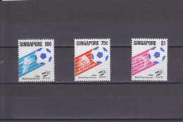 SINGAPORE - 1982 - ** / MNH - FOOTBALL WORLD CUP SPAIN 1982 - Mi. 400/2 - 1982 – Spain