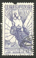 290 Czechoslovakia Parachute Parachutiste Short Perforation Dent Abimée (CZE-377) - Fallschirmspringen