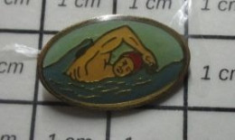 713K Pin's Pins / Beau Et Rare / SPORTS / NATATION NAGEUR CRAWL - Natación