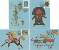 Ciskei 1987 Y&T 119 à 122 Sur Cartes Maxima. Jouets De Fabrication Artisanale. Pompe à Eau, éolienne, Poupée, Cheval - Dolls