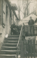 50 VILLEDIEU - CPA Photo - Habitants Au Bas De La Porte De Leur Maison - Famille LECLAVIER - TTB / TOP RARE - Villedieu