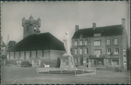 50 SAINT PIERRE EGLISE - Place Et Statue De L'Abbé De Saint Pierre - CPSM  - TTB - Saint Pierre Eglise
