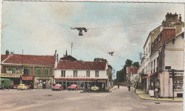 Essonne : DRAVEIL :  Place D Ela  République , Voiture Citroën  Ds , Camion - Draveil