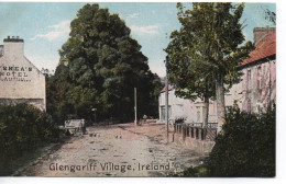 COLOURED POSTCARD - GLENGARIFF VILLAGE - COUNTY CORK - IRELAND - Cork