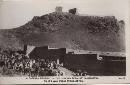 REAL PHOTOGRAPHIC POSTCARD - A CARAVAN RESTING IN THE CARAVAN SERAI AT LANDIKOTAL PAKISTAN ON ITS WAY FROM AFGHANISTAN - Pakistán