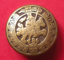 7 Boutons Chevalier Armé Entouré De 16 Blasons Armoiries Marqué 486 Diamètre 2,2 Cm Dos Scanné Buttons Cu - Boutons