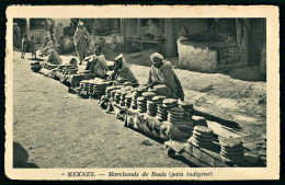 A68  MAROC CPA MEKNES - MARCHANDS DE BASIA , PAIN INDIGENE - Collections & Lots